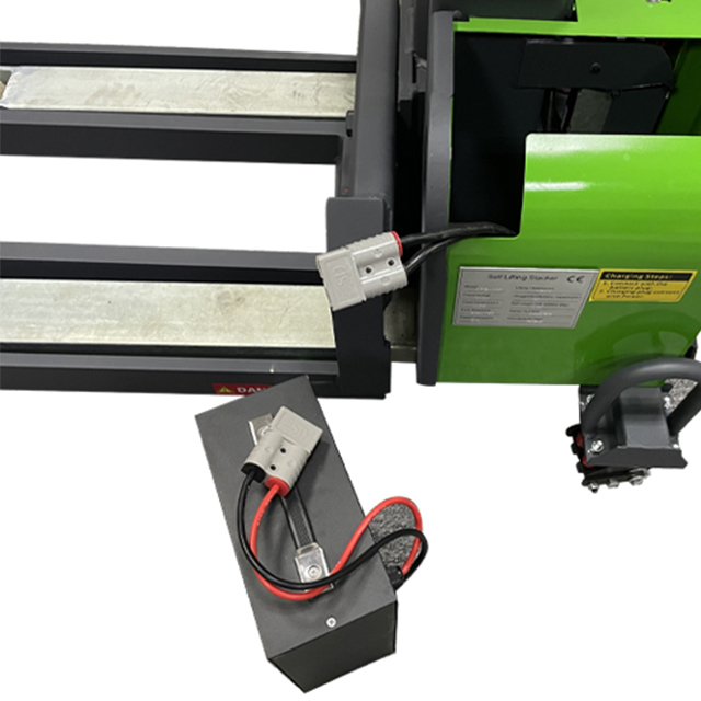 Apilador eléctrico autoelevador CTQS