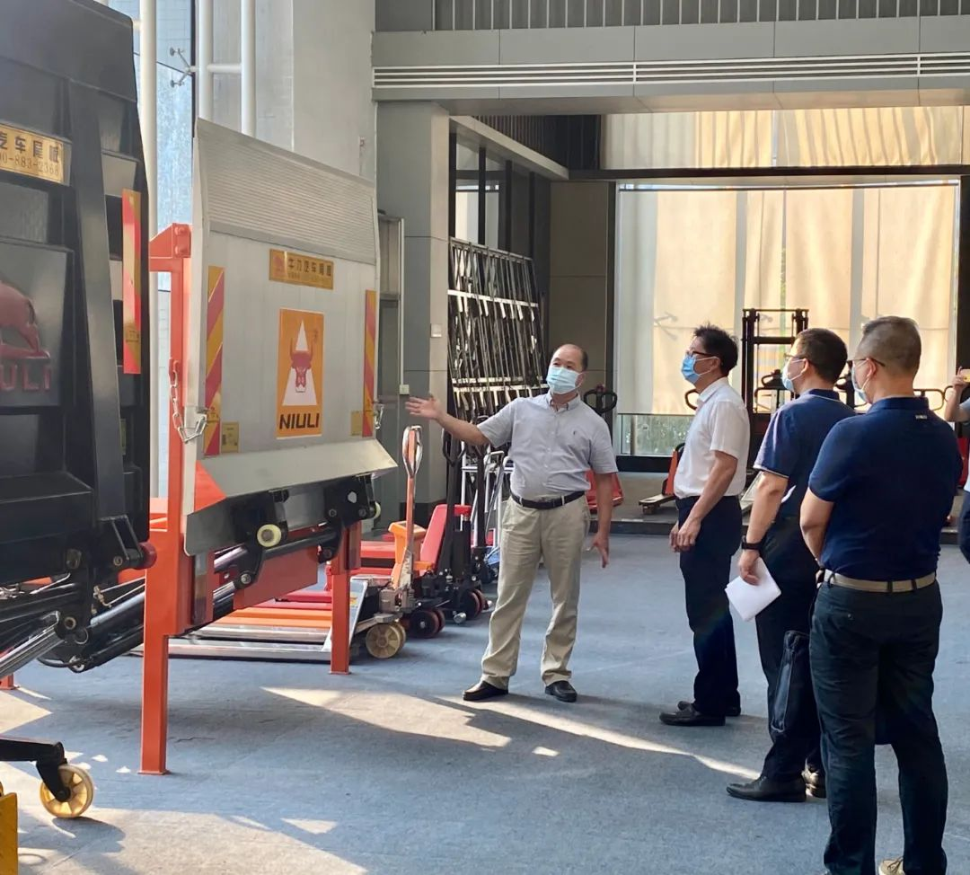 Damos una calurosa bienvenida al alcalde Zhang Huajing a visitar nuestra empresa para realizar investigaciones.